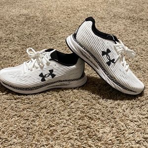 Womens Under Armour HOVR Velocitit running shoes